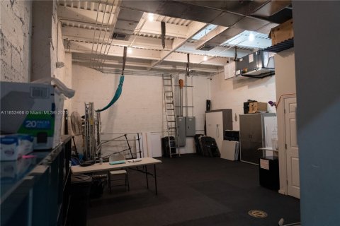 Commercial property in Miami, Florida № 1979921 - photo 22