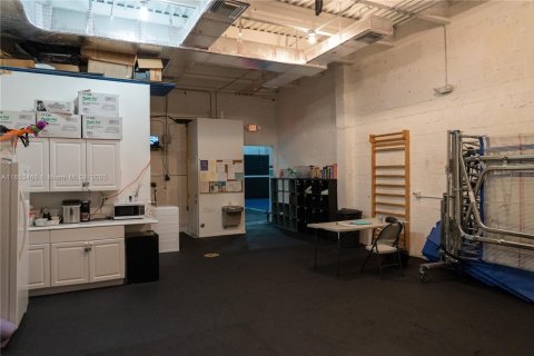 Commercial property in Miami, Florida № 1979921 - photo 24