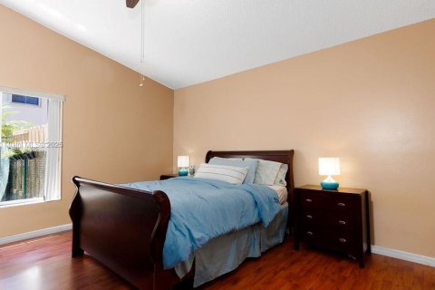 House in Pembroke Pines, Florida 3 bedrooms, 130.34 sq.m. № 1890061 - photo 7