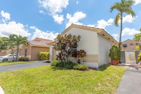 House in Pembroke Pines, Florida 3 bedrooms, 130.34 sq.m. № 1890061 - photo 19