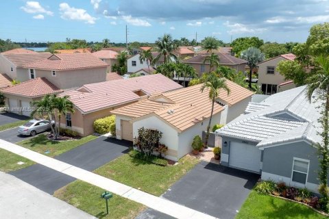 House in Pembroke Pines, Florida 3 bedrooms, 130.34 sq.m. № 1890061 - photo 21