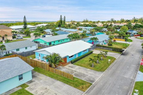 Commercial property in Jensen Beach, Florida 170.75 sq.m. № 1135514 - photo 1