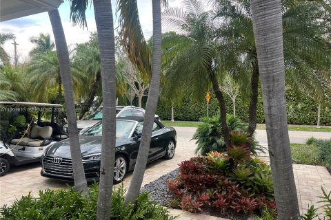 Дом в Ки-Бискейн, Флорида 3 спальни, 196.3м2 № 2052295