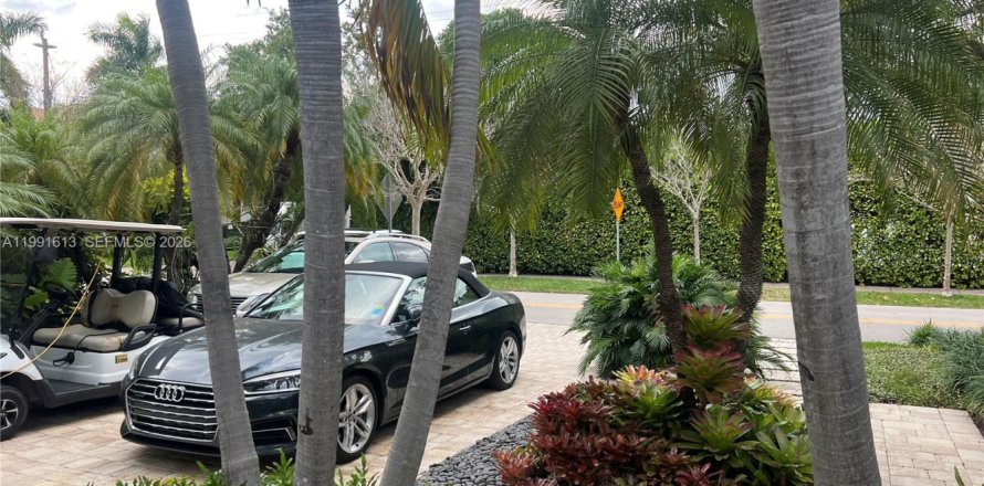 Дом в Ки-Бискейн, Флорида 3 спальни, 196.3м2 № 2052295