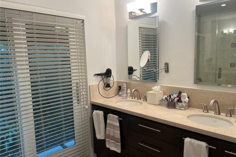 Купить виллу или дом в Ки-Бискейн, Флорида 3 спальни, 196.3м2, № 2052295 - фото 17