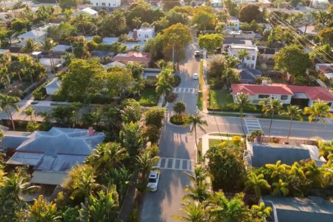 Купить виллу или дом в Уэст-Палм-Бич, Флорида 9 комнат, 329.99м2, № 2084176 - фото 7