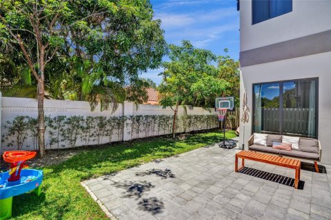 Casa en venta en Miami, Florida, 5 dormitorios, 263.56 m2 № 1806445 - foto 20
