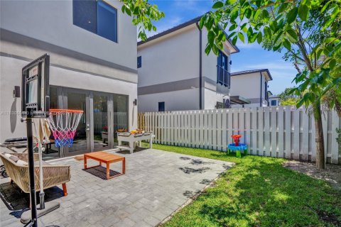 Casa en venta en Miami, Florida, 5 dormitorios, 263.56 m2 № 1806445 - foto 23