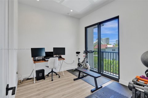 Casa en venta en Miami, Florida, 5 dormitorios, 263.56 m2 № 1806445 - foto 24