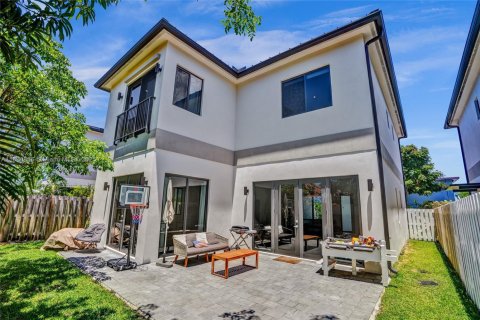 Casa en venta en Miami, Florida, 5 dormitorios, 263.56 m2 № 1806445 - foto 21