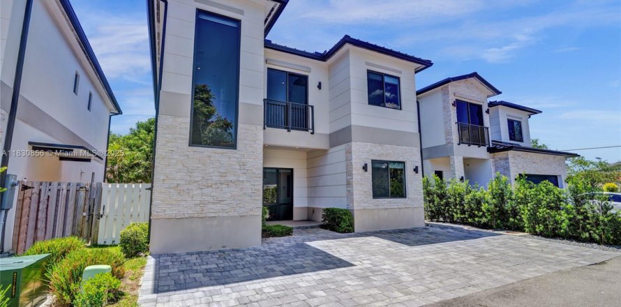 Casa en Miami, Florida 5 dormitorios, 263.56 m2 № 1806445