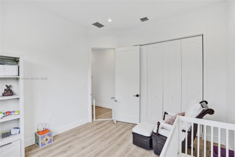 Casa en venta en Miami, Florida, 5 dormitorios, 263.56 m2 № 1806445 - foto 29