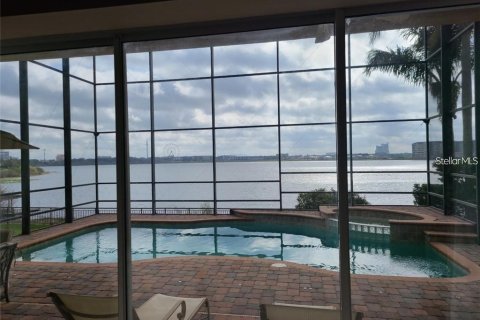 Casa en alquiler en Orlando, Florida, 5 dormitorios, 399.48 m2 № 2195990 - foto 3