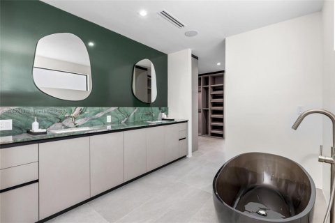 House in Fort Lauderdale, Florida 6 bedrooms, 419.08 sq.m. № 1728130 - photo 20