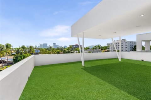 House in Fort Lauderdale, Florida 6 bedrooms, 419.08 sq.m. № 1728130 - photo 13