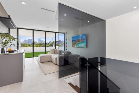 House in Fort Lauderdale, Florida 6 bedrooms, 419.08 sq.m. № 1728130 - photo 12