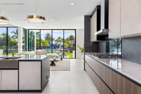 House in Fort Lauderdale, Florida 6 bedrooms, 419.08 sq.m. № 1728130 - photo 7