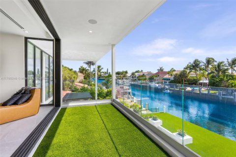 House in Fort Lauderdale, Florida 6 bedrooms, 419.08 sq.m. № 1728130 - photo 17