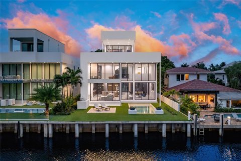 House in Fort Lauderdale, Florida 6 bedrooms, 419.08 sq.m. № 1728130 - photo 1