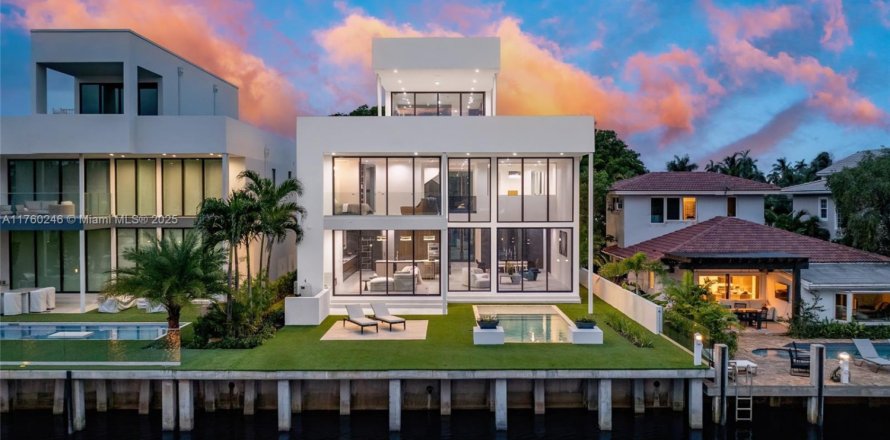 House in Fort Lauderdale, Florida 6 bedrooms, 419.08 sq.m. № 1728130