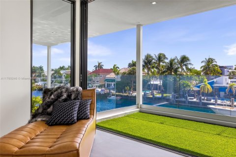 House in Fort Lauderdale, Florida 6 bedrooms, 419.08 sq.m. № 1728130 - photo 16