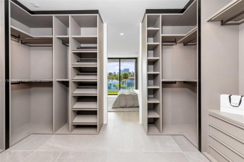 House in Fort Lauderdale, Florida 6 bedrooms, 419.08 sq.m. № 1728130 - photo 18