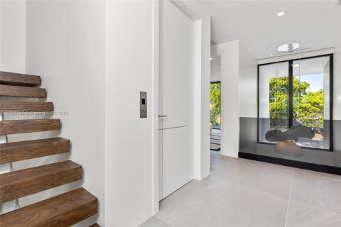 House in Fort Lauderdale, Florida 6 bedrooms, 419.08 sq.m. № 1728130 - photo 10