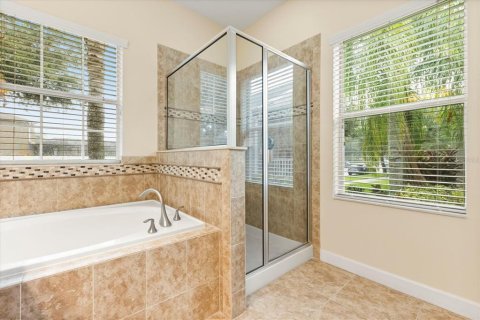 House in Winter Garden, Florida 5 bedrooms, 220.09 sq.m. № 1909950 - photo 12