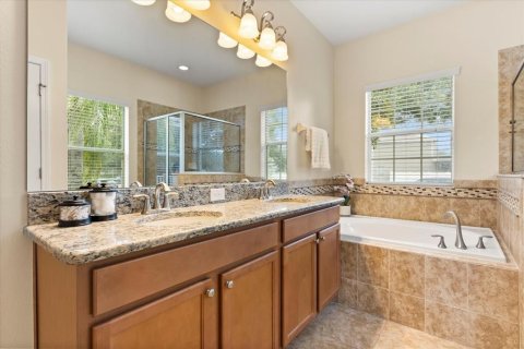 House in Winter Garden, Florida 5 bedrooms, 220.09 sq.m. № 1909950 - photo 11