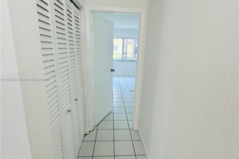 Condo in Miami Gardens, Florida, 1 bedroom  № 1811445 - photo 16