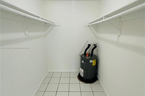 Condo in Miami Gardens, Florida, 1 bedroom  № 1811445 - photo 21