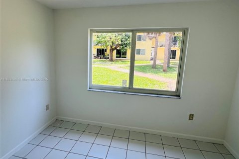 Condo in Miami Gardens, Florida, 1 bedroom  № 1811445 - photo 19