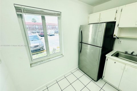 Condo in Miami Gardens, Florida, 1 bedroom  № 1811445 - photo 5