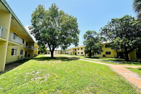 Condo in Miami Gardens, Florida, 1 bedroom  № 1811445 - photo 15