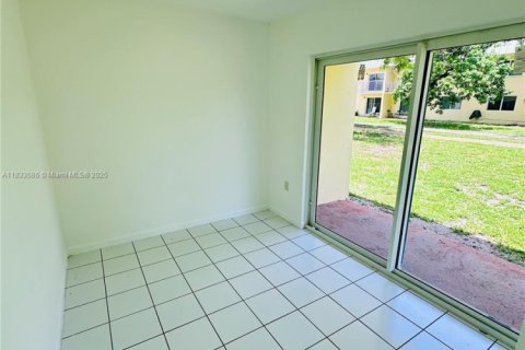 Condo in Miami Gardens, Florida, 1 bedroom  № 1811445 - photo 10
