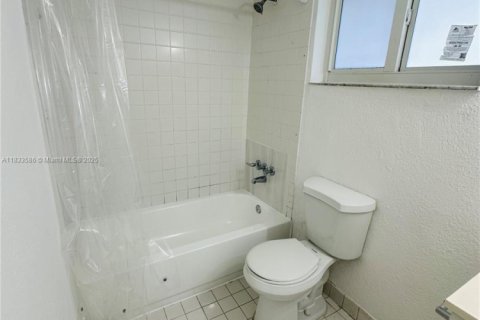 Condo in Miami Gardens, Florida, 1 bedroom  № 1811445 - photo 17