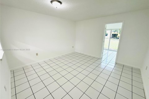 Condo in Miami Gardens, Florida, 1 bedroom  № 1811445 - photo 6