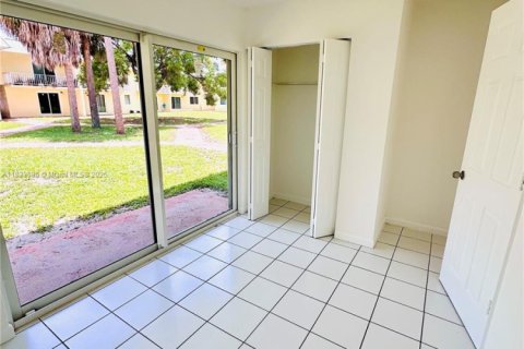 Condo in Miami Gardens, Florida, 1 bedroom  № 1811445 - photo 11