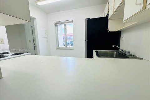 Condo in Miami Gardens, Florida, 1 bedroom  № 1811445 - photo 9