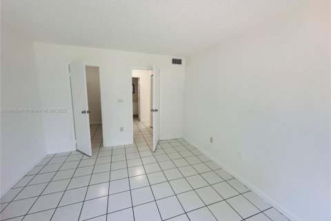 Condo in Miami Gardens, Florida, 1 bedroom  № 1811445 - photo 20