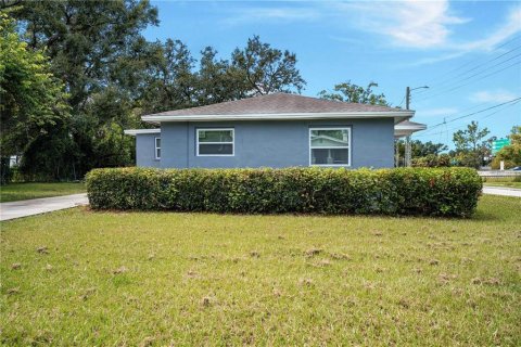 House in Tampa, Florida 3 bedrooms, 120.77 sq.m. № 2219644 - photo 3