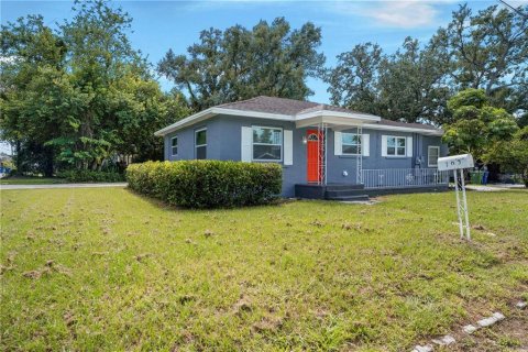 House in Tampa, Florida 3 bedrooms, 120.77 sq.m. № 2219644 - photo 2