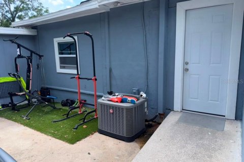House in Tampa, Florida 3 bedrooms, 120.77 sq.m. № 2219644 - photo 18