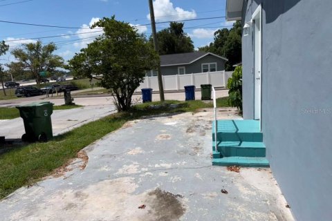 House in Tampa, Florida 3 bedrooms, 120.77 sq.m. № 2219644 - photo 16