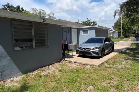 House in Tampa, Florida 3 bedrooms, 120.77 sq.m. № 2219644 - photo 13