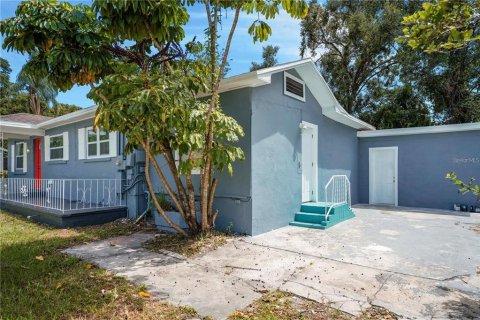 House in Tampa, Florida 3 bedrooms, 120.77 sq.m. № 2219644 - photo 4