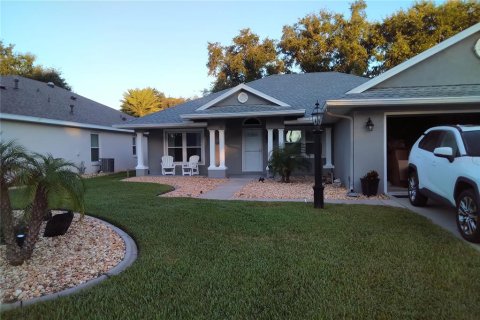 Villa ou maison à Leesburg, Floride 3 chambres, 153.85 m2 № 2420475