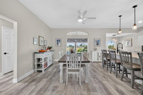 Villa ou maison à vendre à Leesburg, Floride: 3 chambres, 153.85 m2 № 2420475 - photo 2