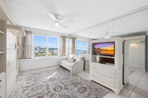 Купить кондоминиум в Холливуд, Флорида 2 спальни, 126.35м2, № 2013687 - фото 22