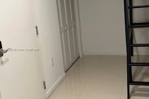 Condo in Doral, Florida, 1 bedroom  № 1953474 - photo 3